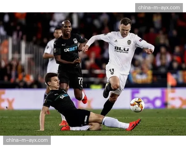 深度战术史回顾：从链式防守到极端高位逼抢，欧冠赛场的防守哲学演变