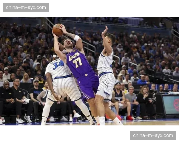 季前赛冲突：火花与飞翼球员发生口角，双双被吹技术犯规