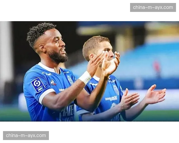 里昂1-0小胜特鲁瓦，唯一进球源自前场反抢成功的混合防守战术