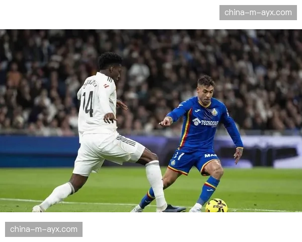 皇马与巴萨的高风险平衡术：攻防失衡成争冠隐忧